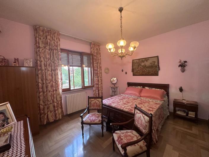 Image No.18-4 Bed Property for sale