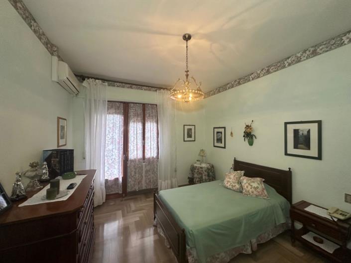 Image No.19-4 Bed Property for sale