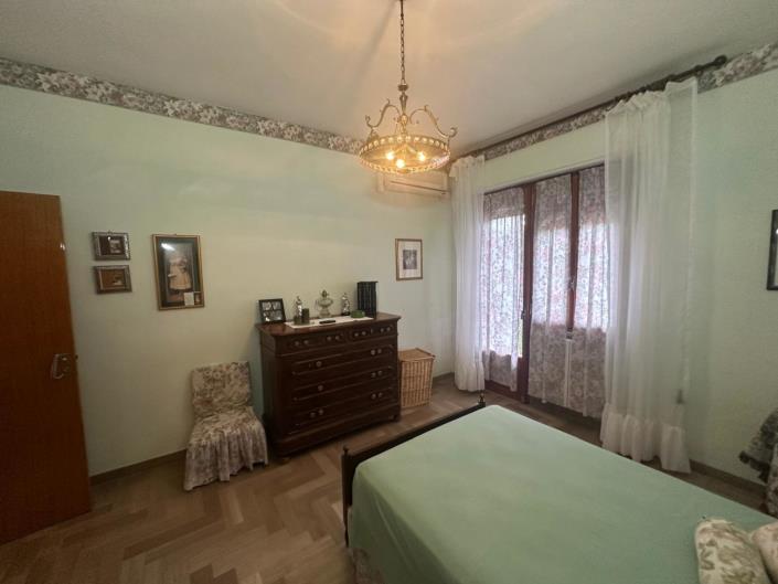 Image No.20-4 Bed Property for sale
