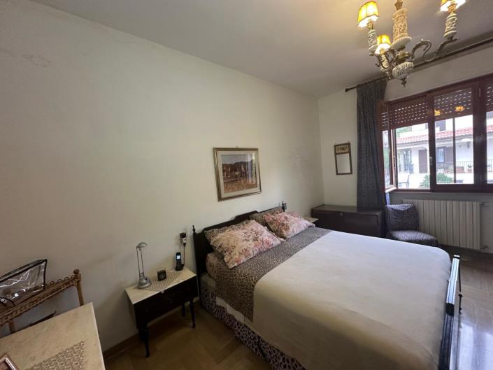 Image No.22-4 Bed Property for sale