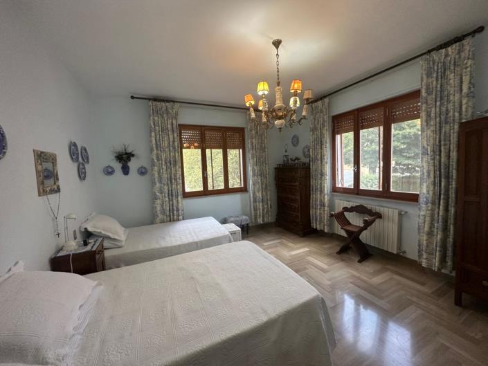 Image No.23-4 Bed Property for sale