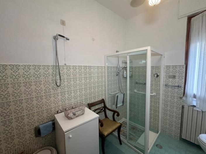 Image No.25-4 Bed Property for sale