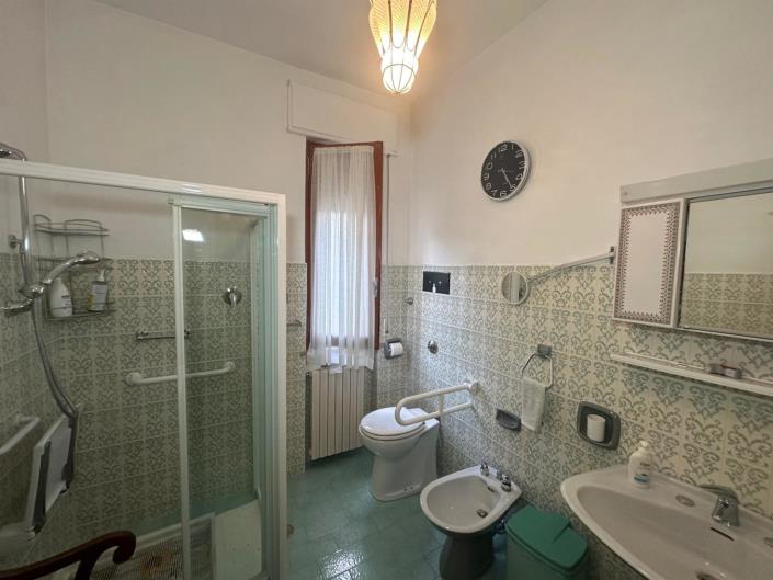 Image No.26-4 Bed Property for sale