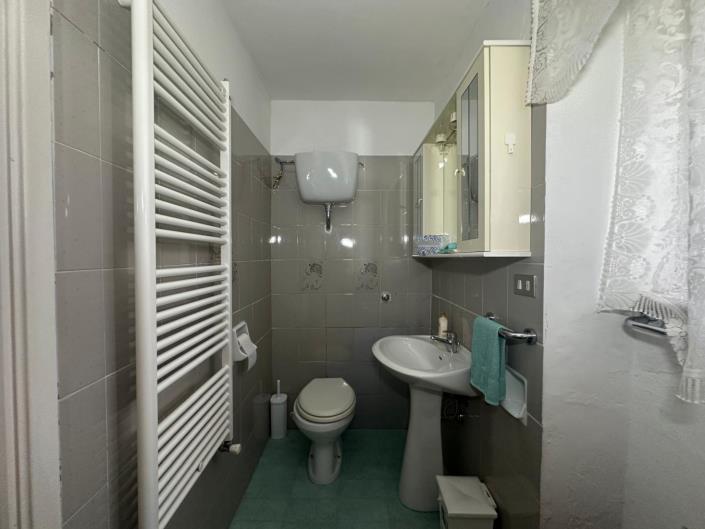 Image No.32-4 Bed Property for sale