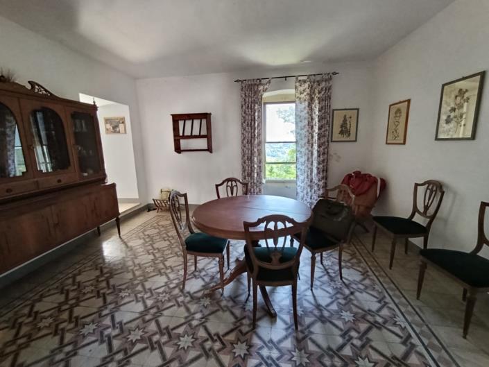 Image No.4-6 Bed Property for sale