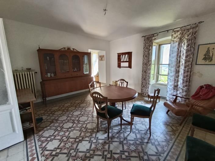 Image No.5-6 Bed Property for sale