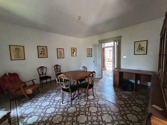 Image No.6-6 Bed Property for sale
