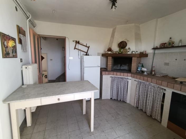 Image No.8-6 Bed Property for sale