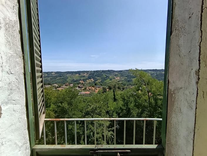 Image No.16-6 Bed Property for sale