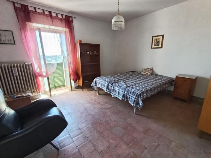 Image No.17-6 Bed Property for sale