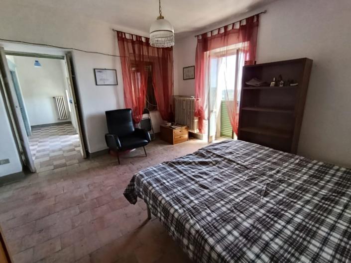 Image No.18-6 Bed Property for sale