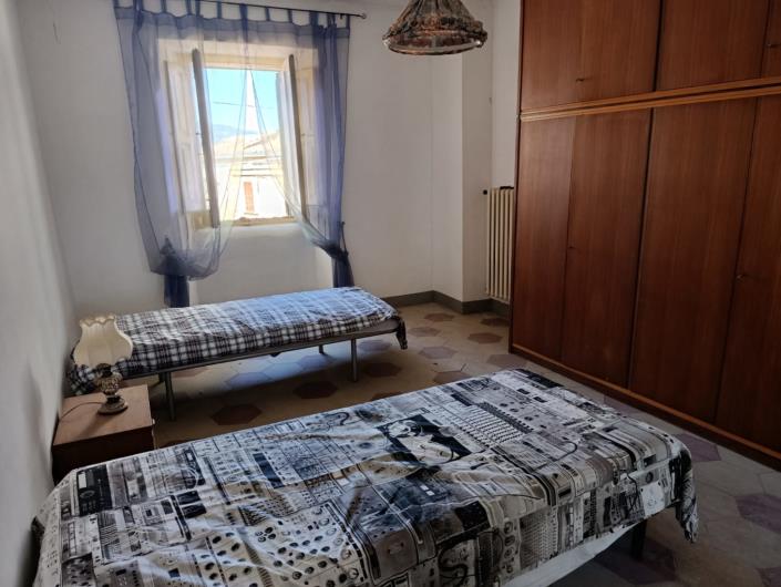 Image No.21-6 Bed Property for sale