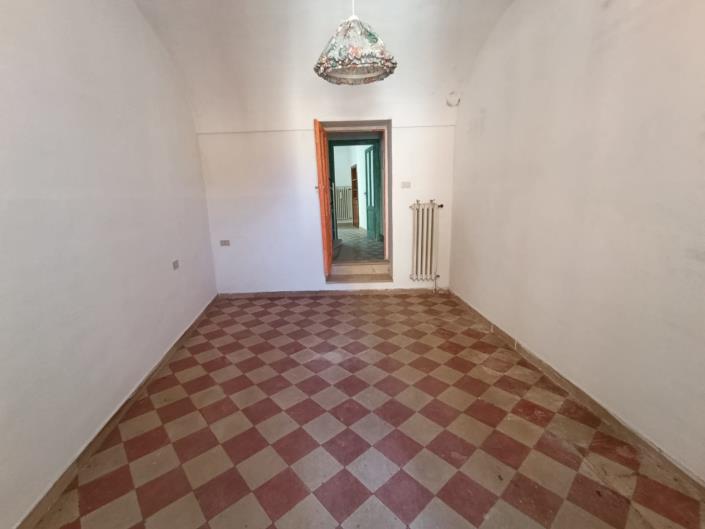 Image No.24-6 Bed Property for sale