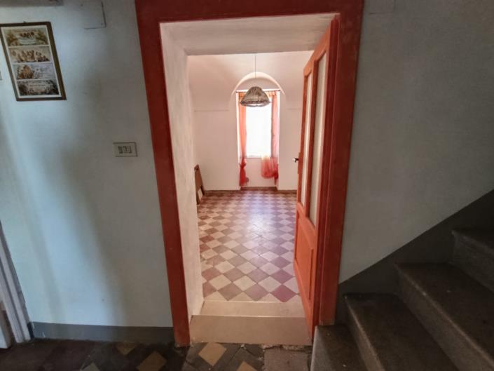 Image No.23-6 Bed Property for sale