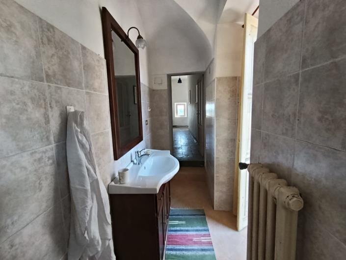 Image No.27-6 Bed Property for sale