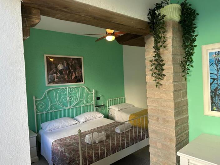 Image No.15-14 Bed Property for sale