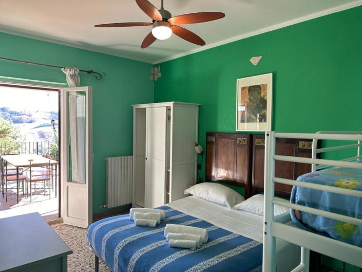 Image No.18-14 Bed Property for sale