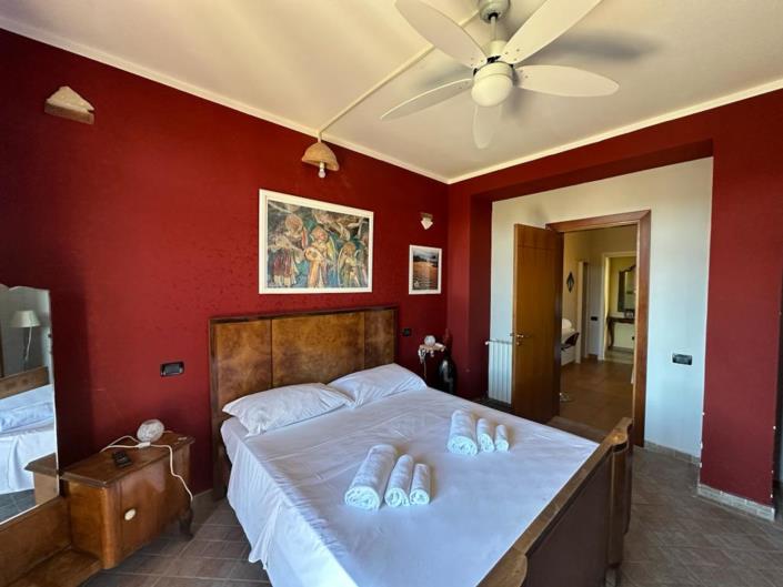 Image No.20-14 Bed Property for sale
