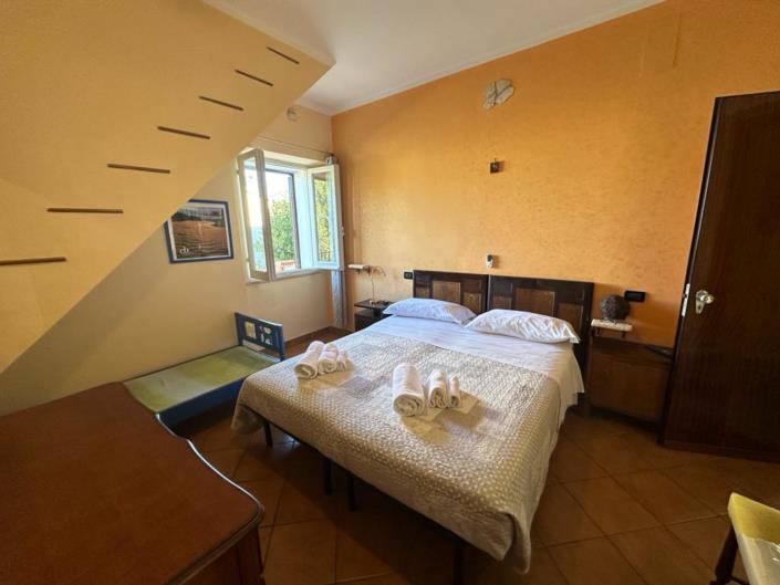 Image No.25-14 Bed Property for sale
