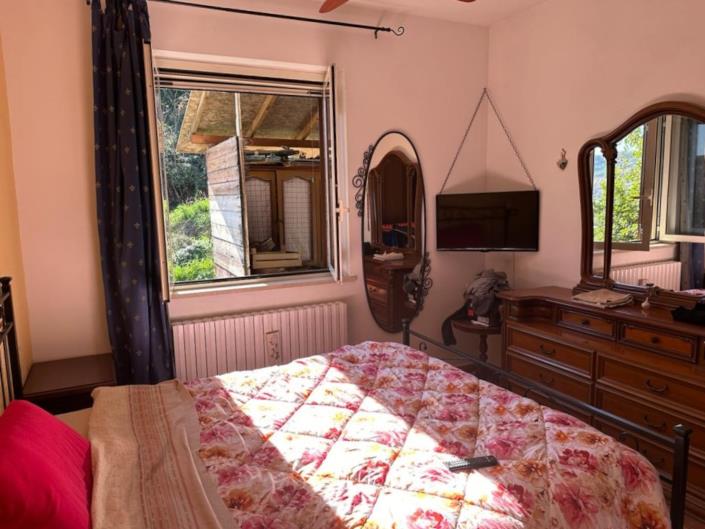 Image No.31-14 Bed Property for sale