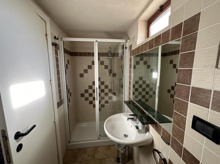 Image No.34-14 Bed Property for sale