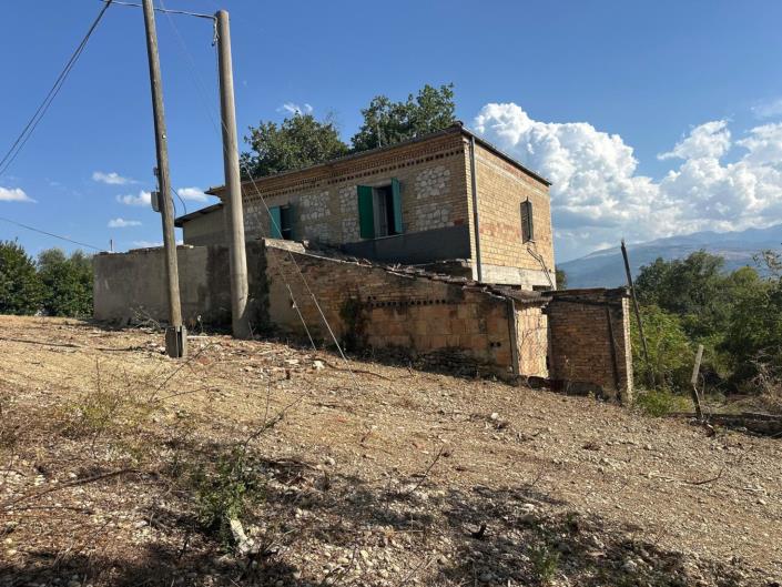 Image No.5-2 Bed House for sale
