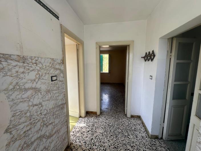 Image No.12-2 Bed House for sale