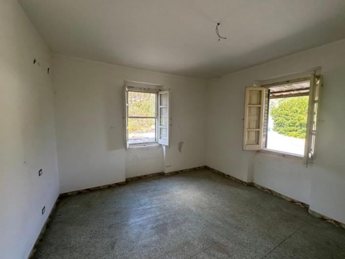 Image No.14-2 Bed House for sale