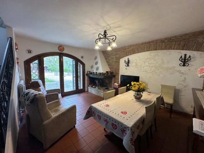 Image No.16-4 Bed Property for sale