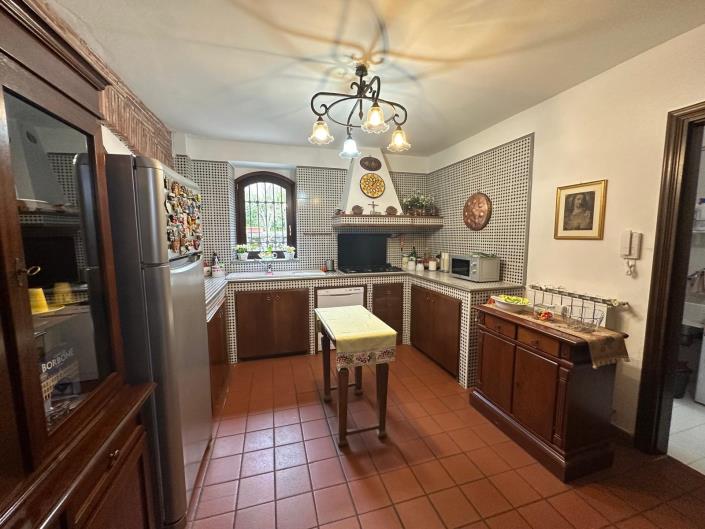 Image No.18-4 Bed Property for sale
