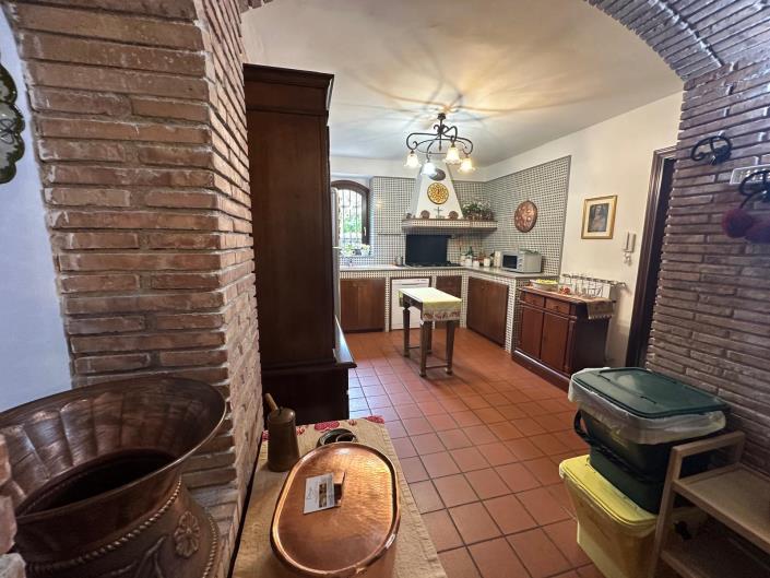 Image No.19-4 Bed Property for sale