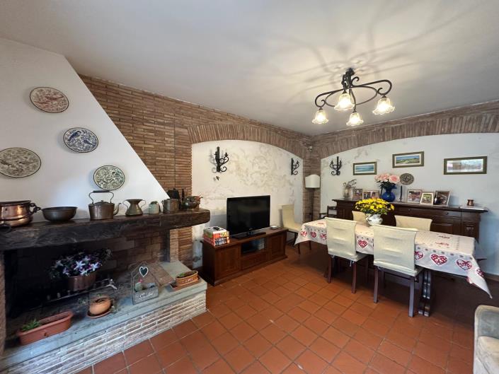 Image No.20-4 Bed Property for sale