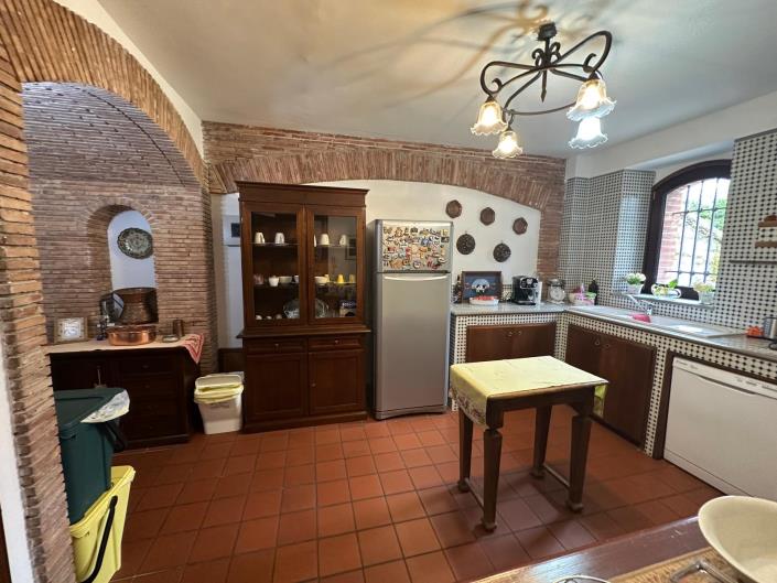 Image No.21-4 Bed Property for sale