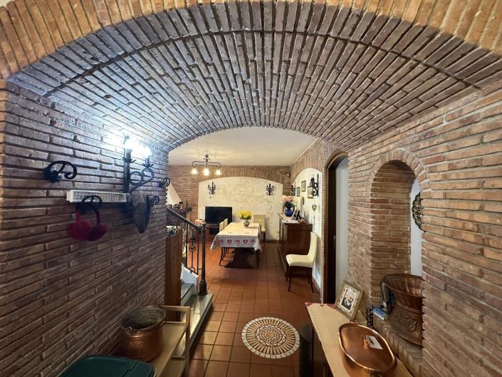 Image No.24-4 Bed Property for sale