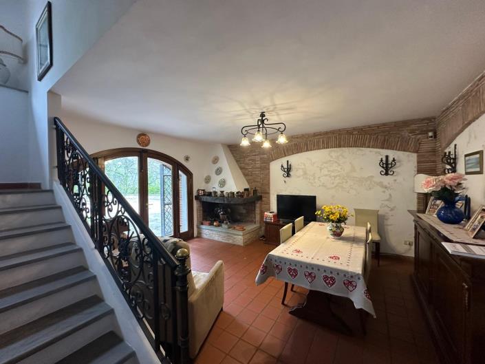 Image No.25-4 Bed Property for sale