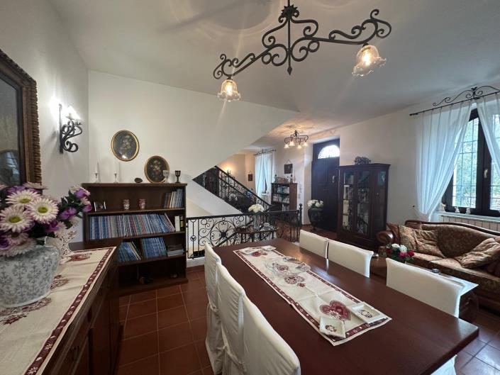 Image No.35-4 Bed Property for sale