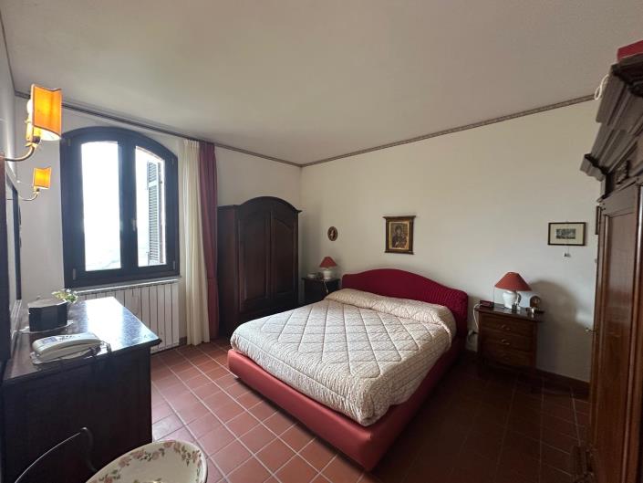 Image No.40-4 Bed Property for sale