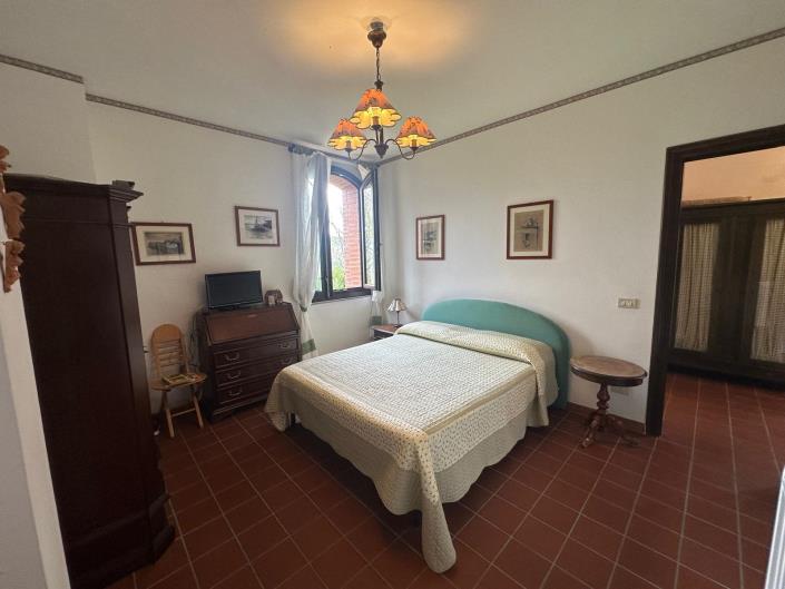 Image No.41-4 Bed Property for sale