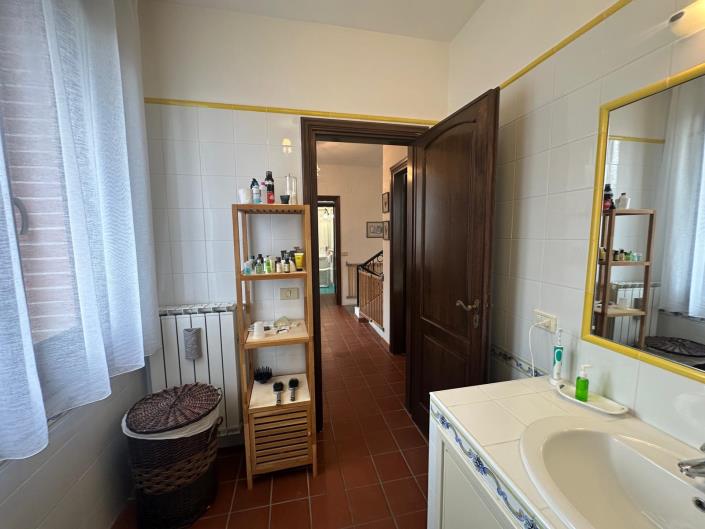 Image No.42-4 Bed Property for sale