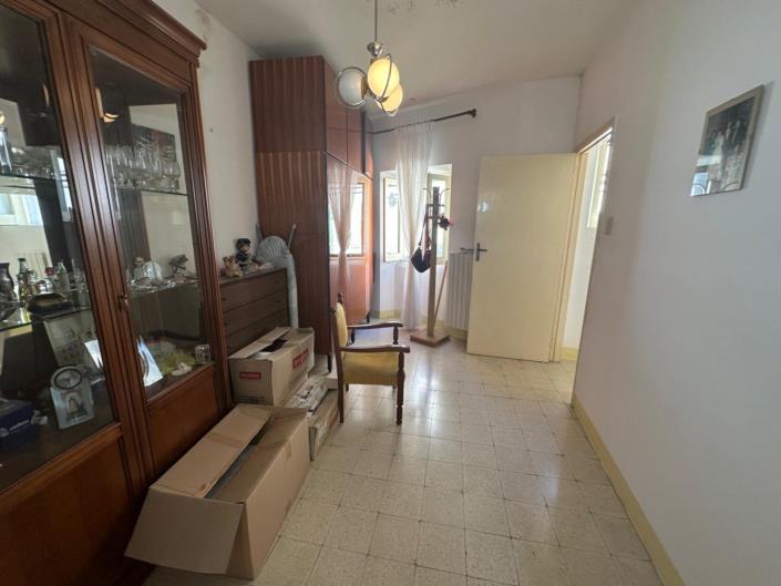 Image No.10-2 Bed Property for sale