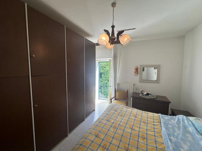 Image No.15-2 Bed Property for sale