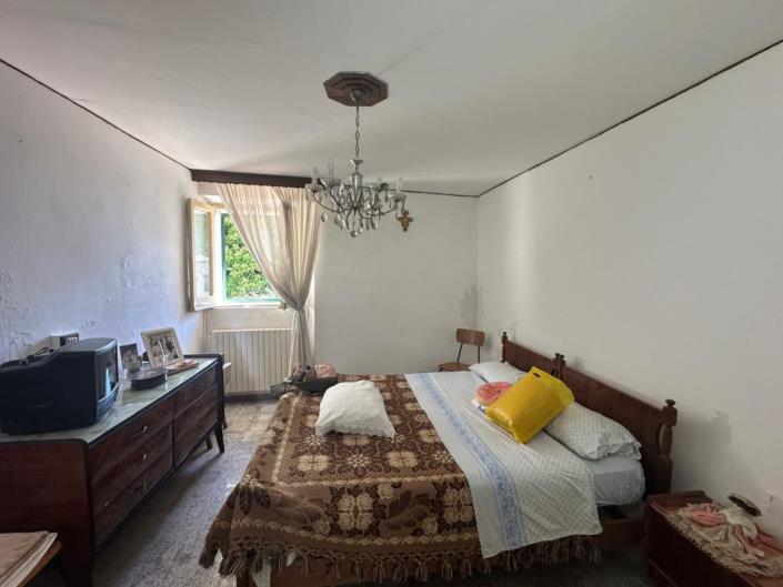 Image No.18-2 Bed Property for sale