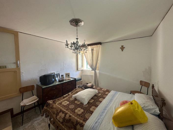 Image No.19-2 Bed Property for sale