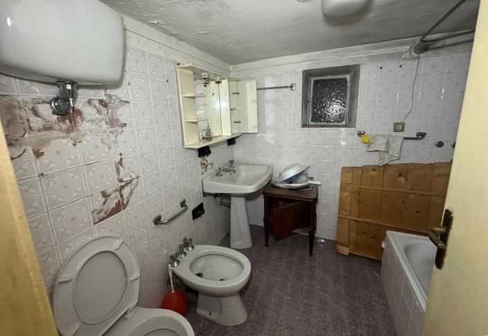 Image No.28-2 Bed Property for sale