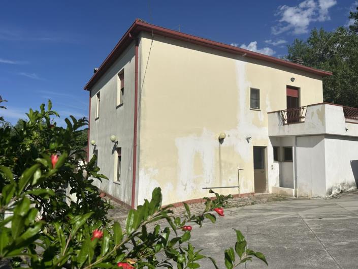 Image No.3-3 Bed Property for sale