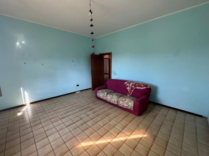 Image No.12-3 Bed Property for sale