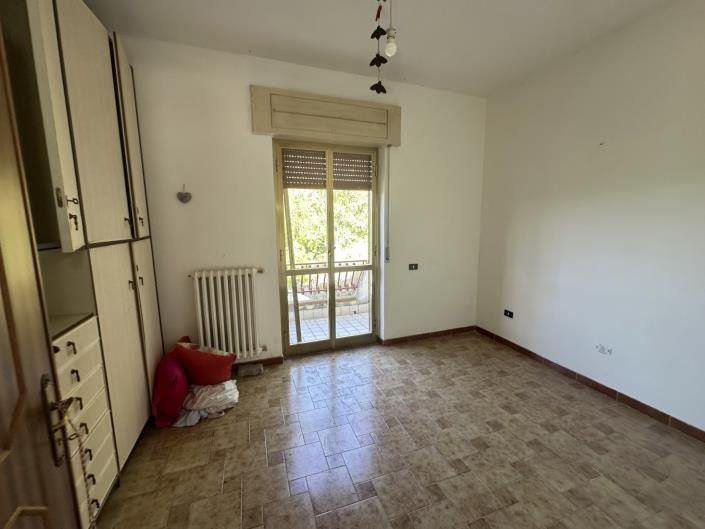 Image No.15-3 Bed Property for sale
