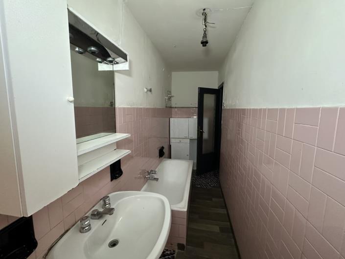 Image No.21-2 Bed Property for sale