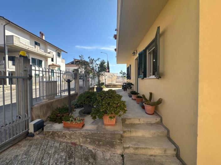 Image No.5-4 Bed Property for sale