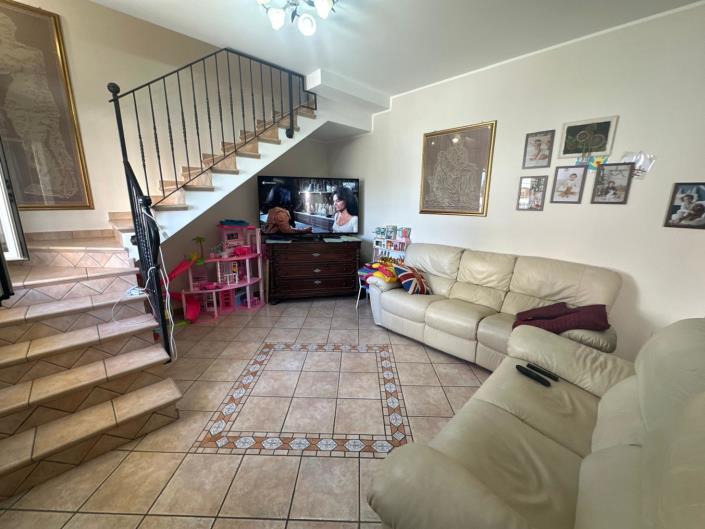 Image No.10-4 Bed Property for sale